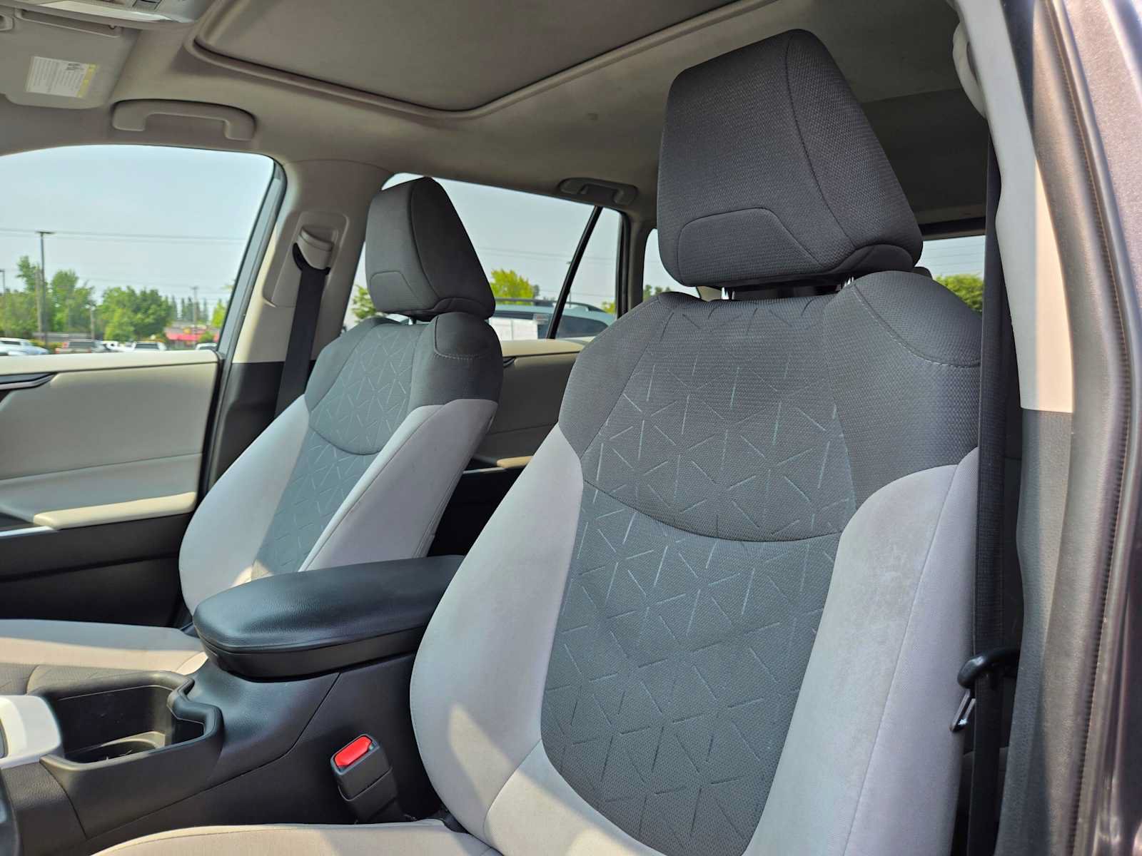 Used 2022 Toyota RAV4 XLE w/ Convenience Package AWD/4WD image 21