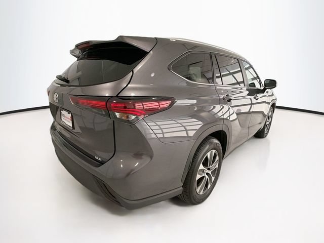 Certified 2025 Toyota Highlander XLE FWD image 7