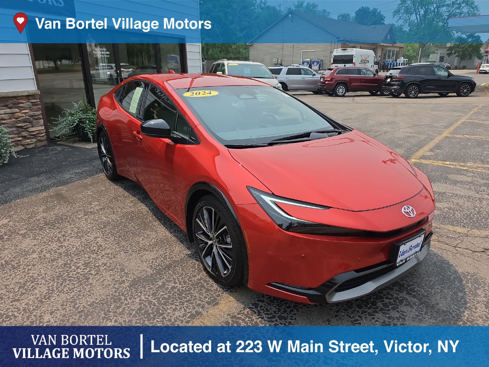 Used 2024 Toyota Prius XLE FWD image 3