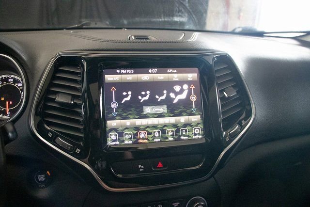 Used 2020 Jeep Cherokee Limited AWD/4WD image 34