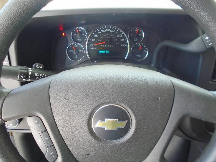 Used 2019 Chevrolet Express 4500 w/ RV Package RWD image 16