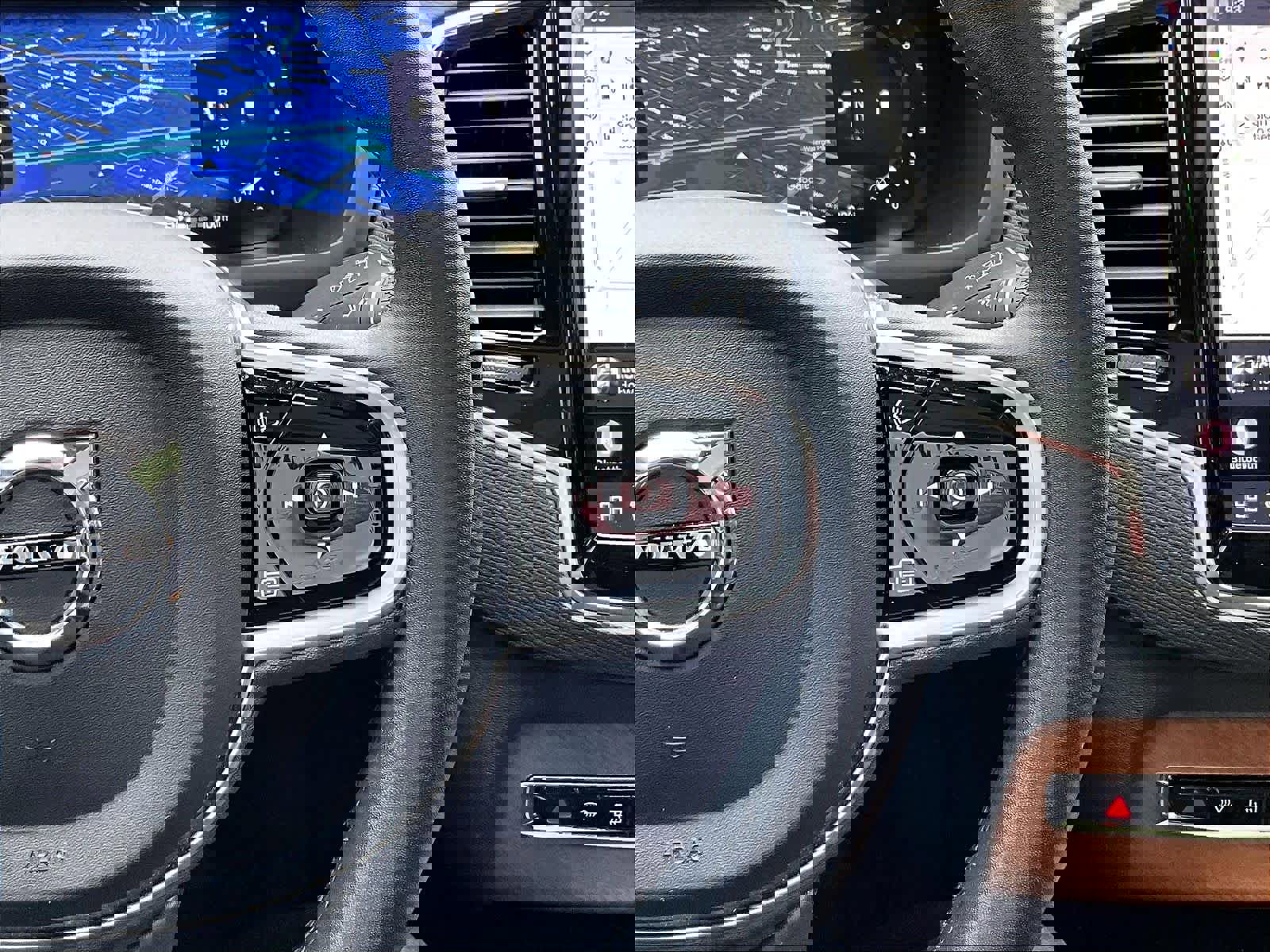 Used 2023 Volvo XC90 B6 Plus w/ Protection Package Premier image 22