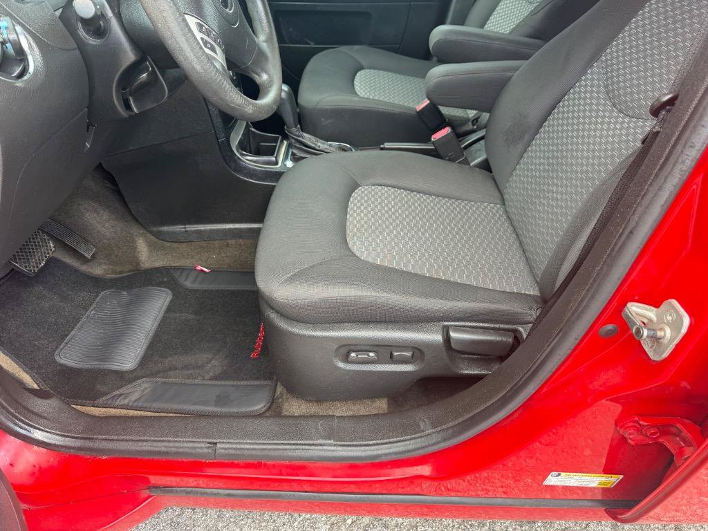 Used 2011 Chevrolet HHR LT FWD image 20