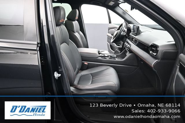 Used 2025 Honda Pilot TrailSport image 45