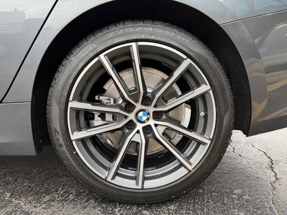 Used 2019 BMW 330i xDrive Sedan w/ Premium Package AWD/4WD image 18