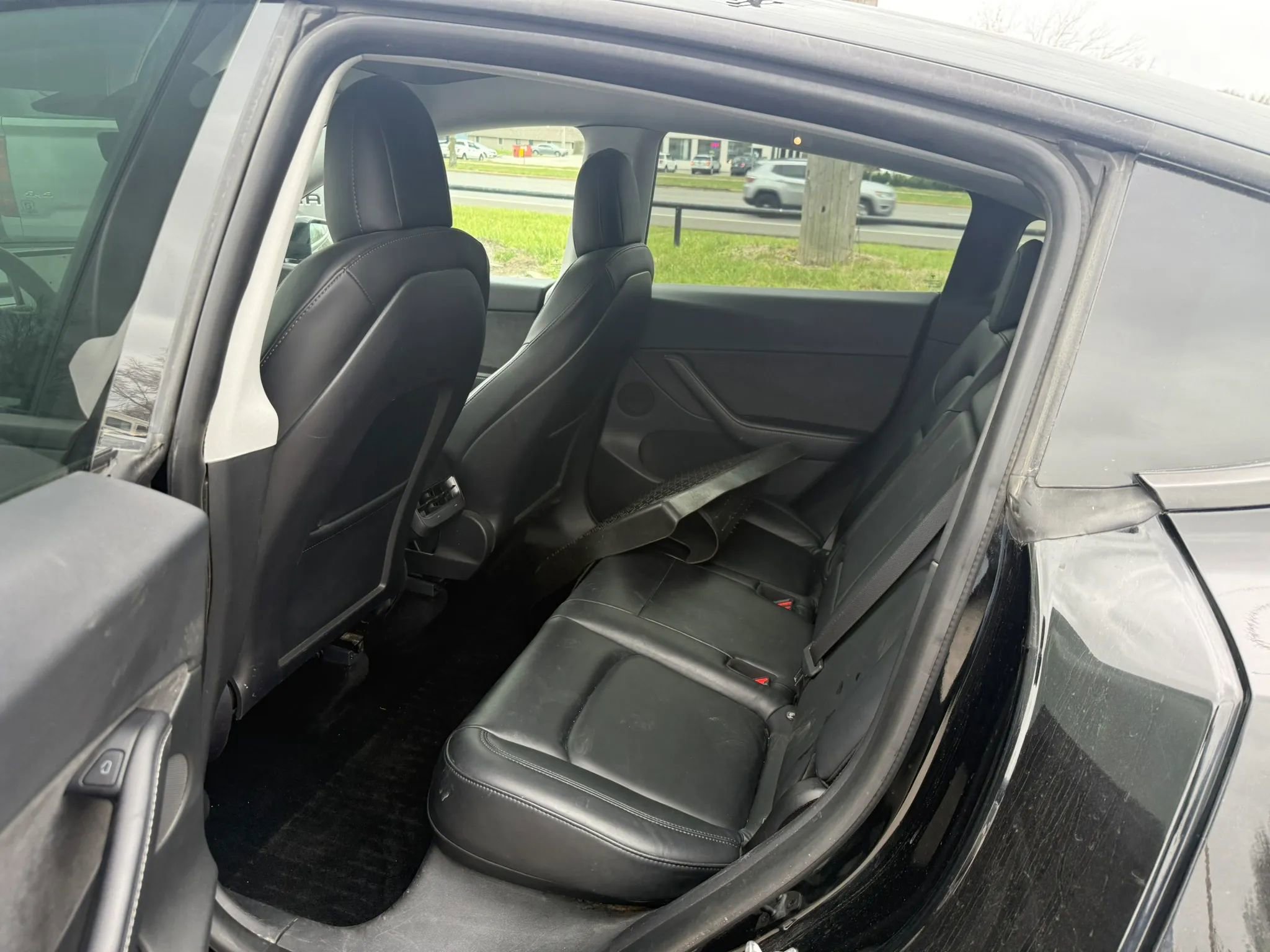 Used 2021 Tesla Model Y Long Range image 3