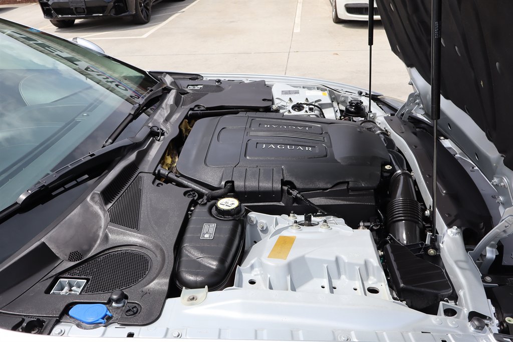 Used 2010 Jaguar XK Coupe RWD image 38