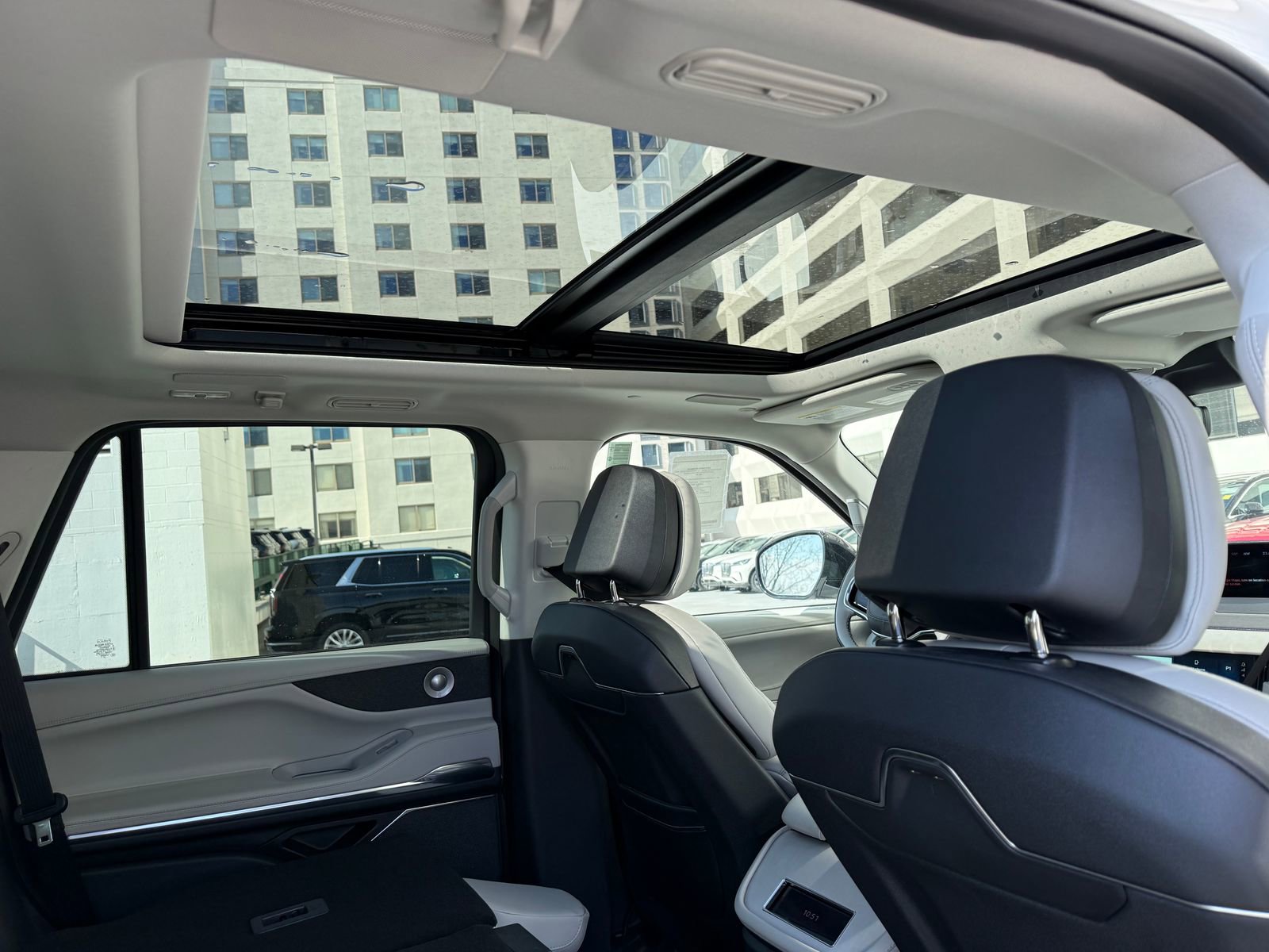 New 2026 Lincoln Navigator Reserve w/ Jet Appearance Package image 7