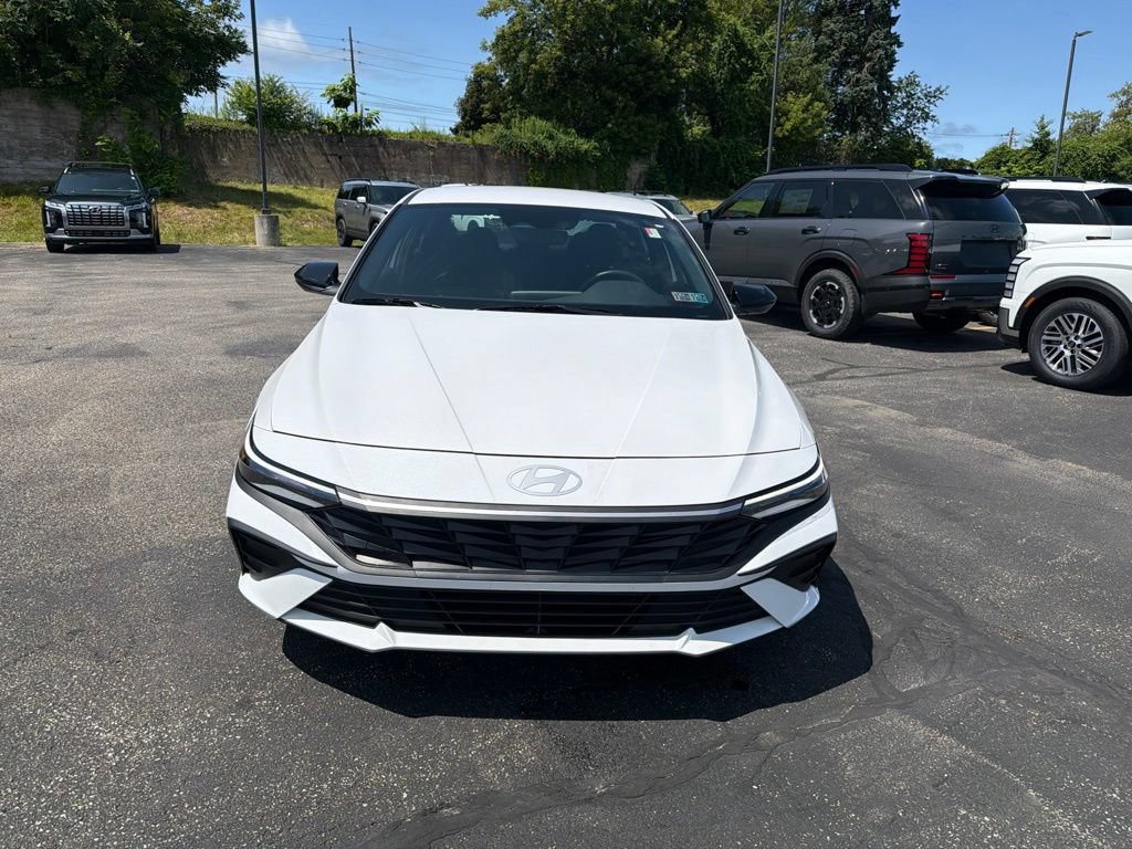 Certified 2025 Hyundai Elantra Sport FWD image 2
