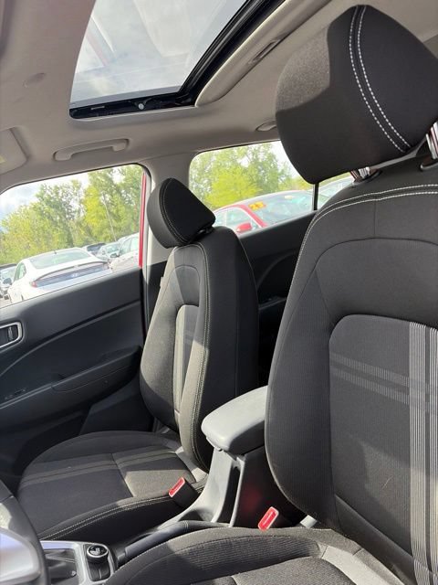 Used 2023 Hyundai Venue SEL FWD image 8