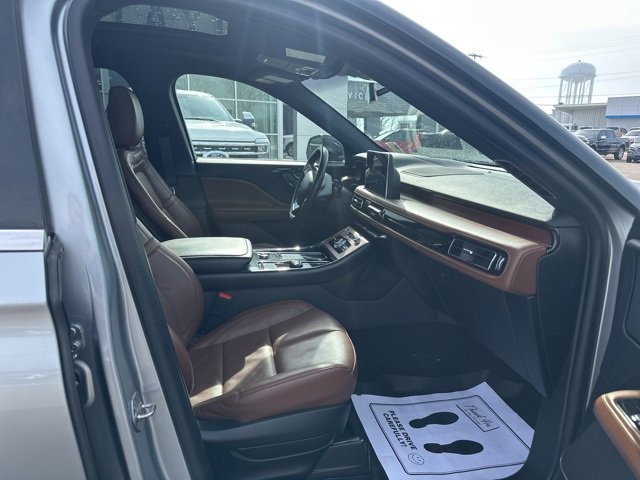 Used 2023 Lincoln Aviator Reserve w/ Equipment Group 201A image 8
