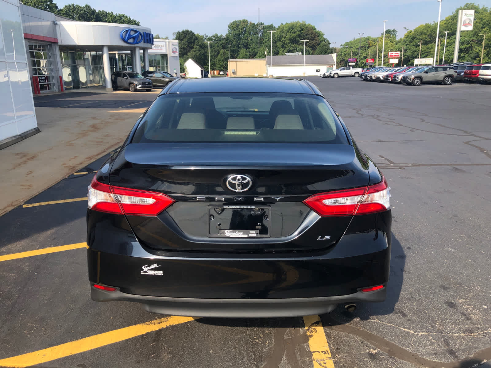 Used 2018 Toyota Camry LE w/ Convenience Package FWD image 5
