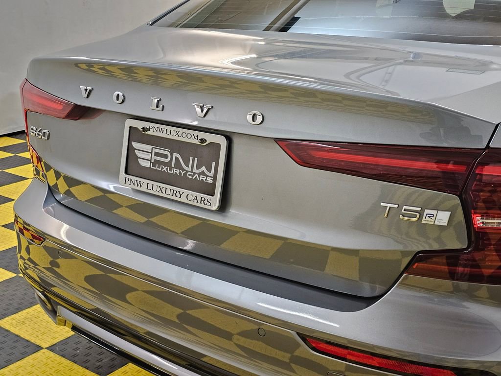 Used 2019 Volvo S60 T5 R-Design image 13