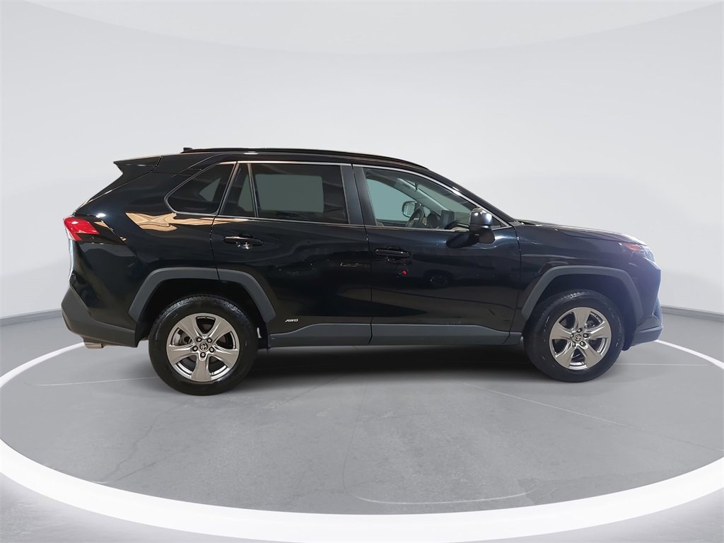 Used 2022 Toyota RAV4 LE image 4