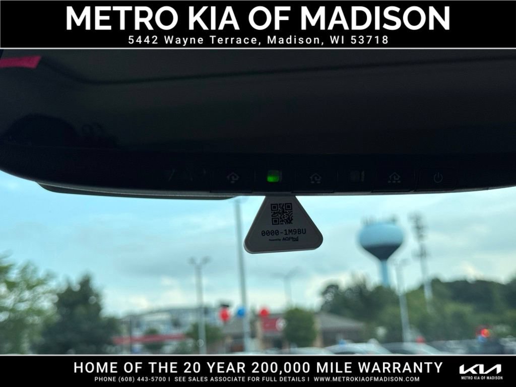 Used 2025 Toyota Sienna XLE AWD/4WD image 32