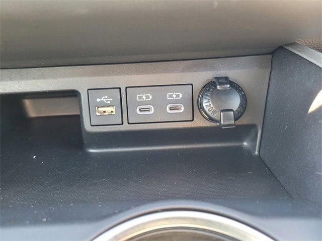 Used 2023 Toyota Highlander LE image 25