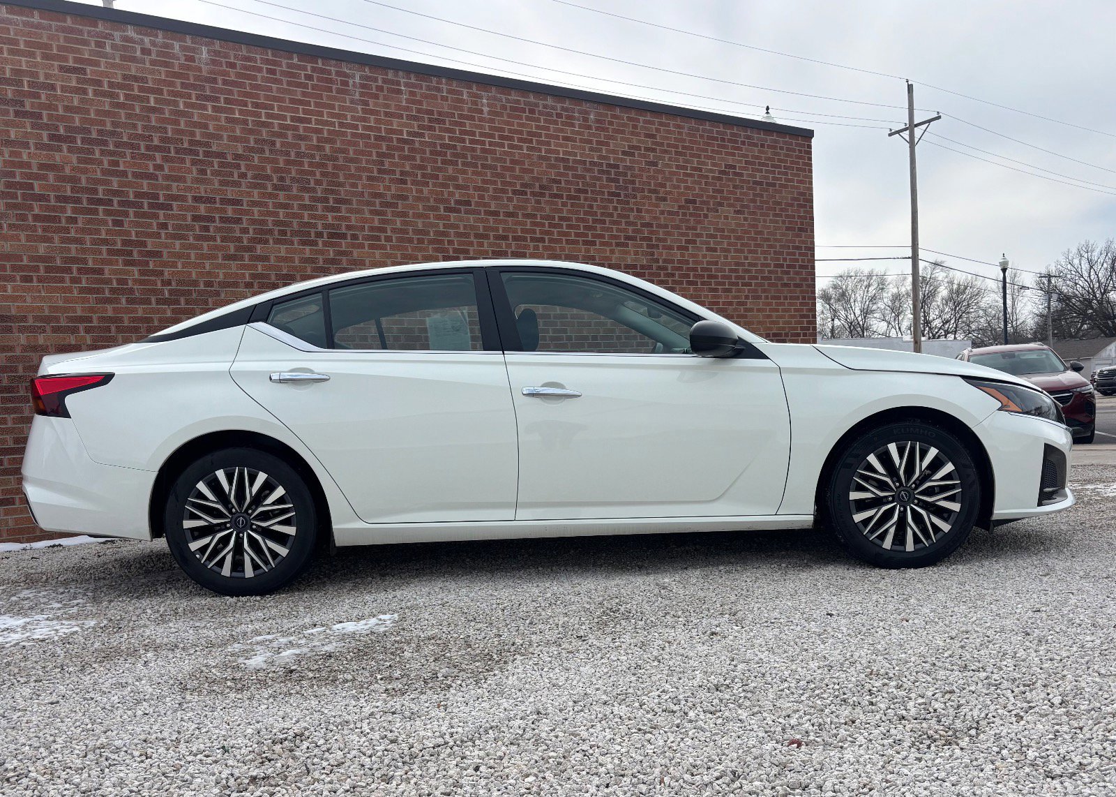 Used 2025 Nissan Altima 2.5 SV image 2