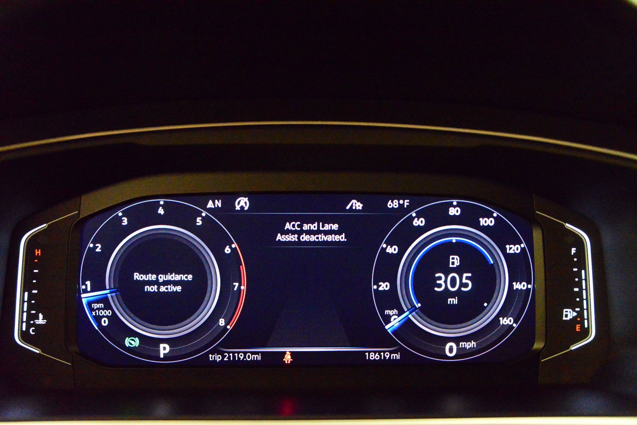 Used 2019 Volkswagen Tiguan SEL Premium image 18