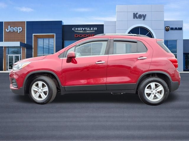 Used 2020 Chevrolet Trax LT w/ Driver Confidence Package AWD/4WD image 2