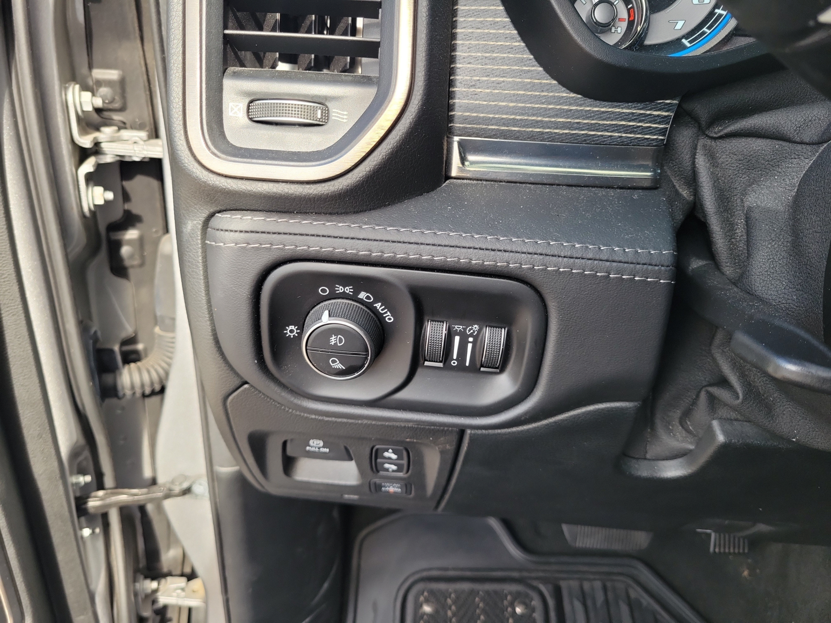 Used 2020 RAM 1500 Limited AWD/4WD image 17