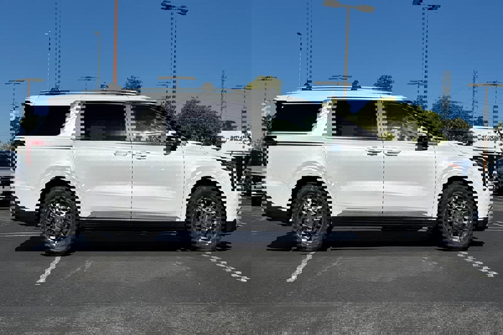New 2026 Kia Carnival EX image 3