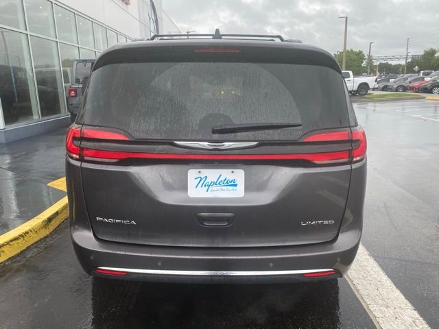 Used 2023 Chrysler Pacifica Limited image 8