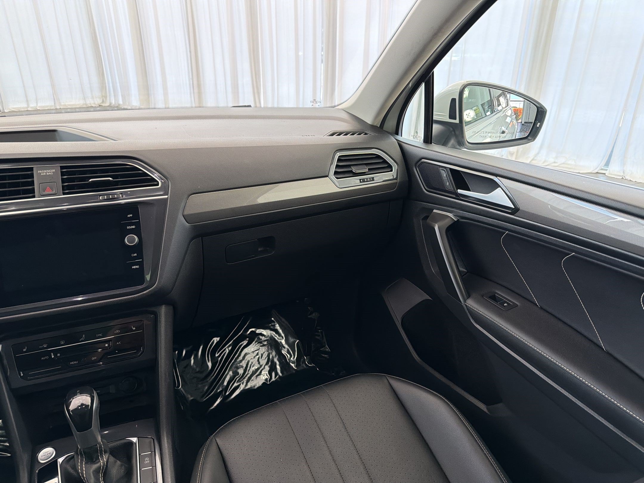 Certified 2023 Volkswagen Tiguan SE w/ Panoramic Sunroof Package FWD image 28