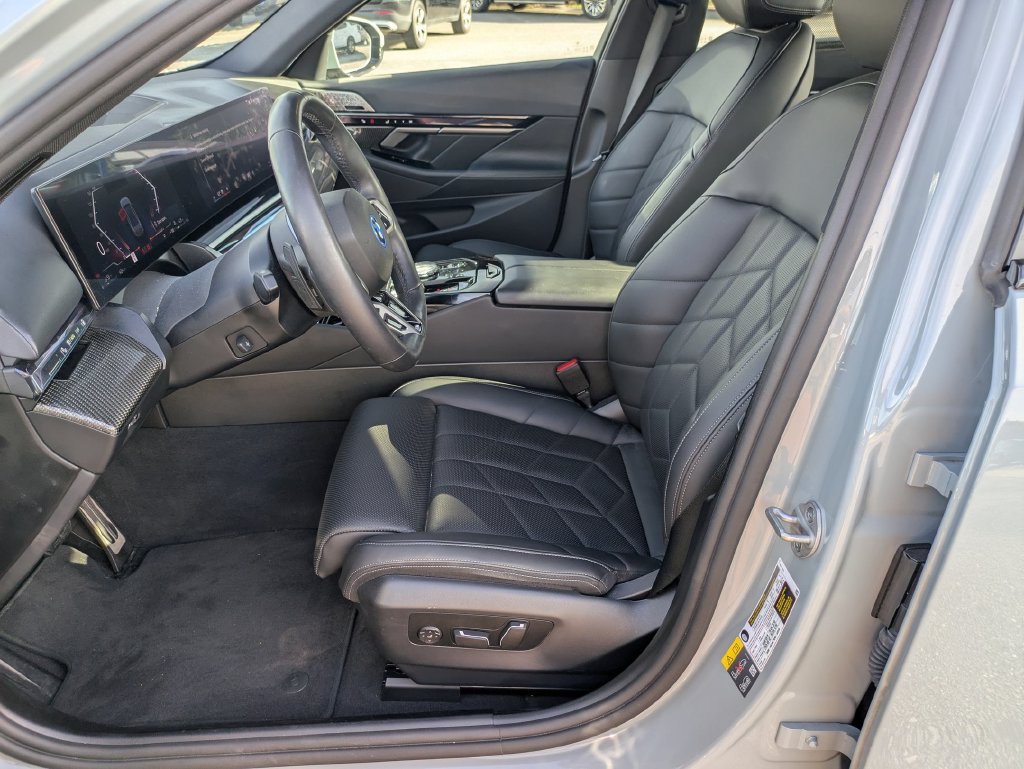 Used 2026 BMW 550e xDrive w/ Executive Package AWD/4WD image 12