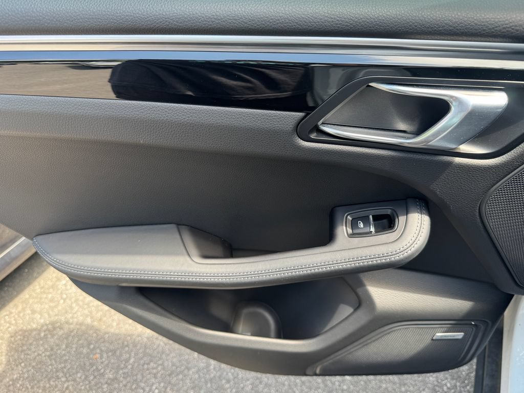 Used 2022 Porsche Macan AWD/4WD image 37