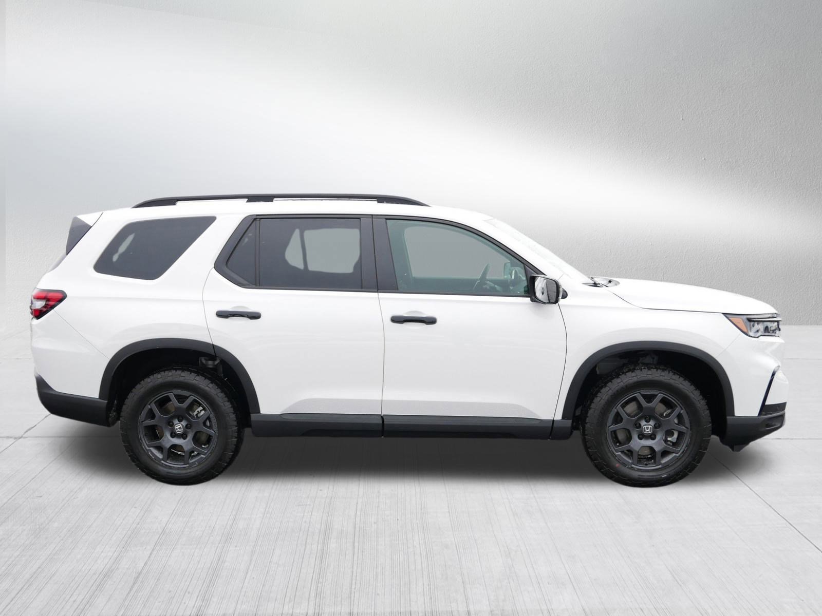 Certified 2025 Honda Pilot TrailSport image 8