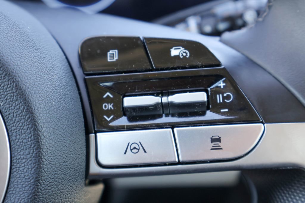 Used 2024 Hyundai Elantra Limited image 14