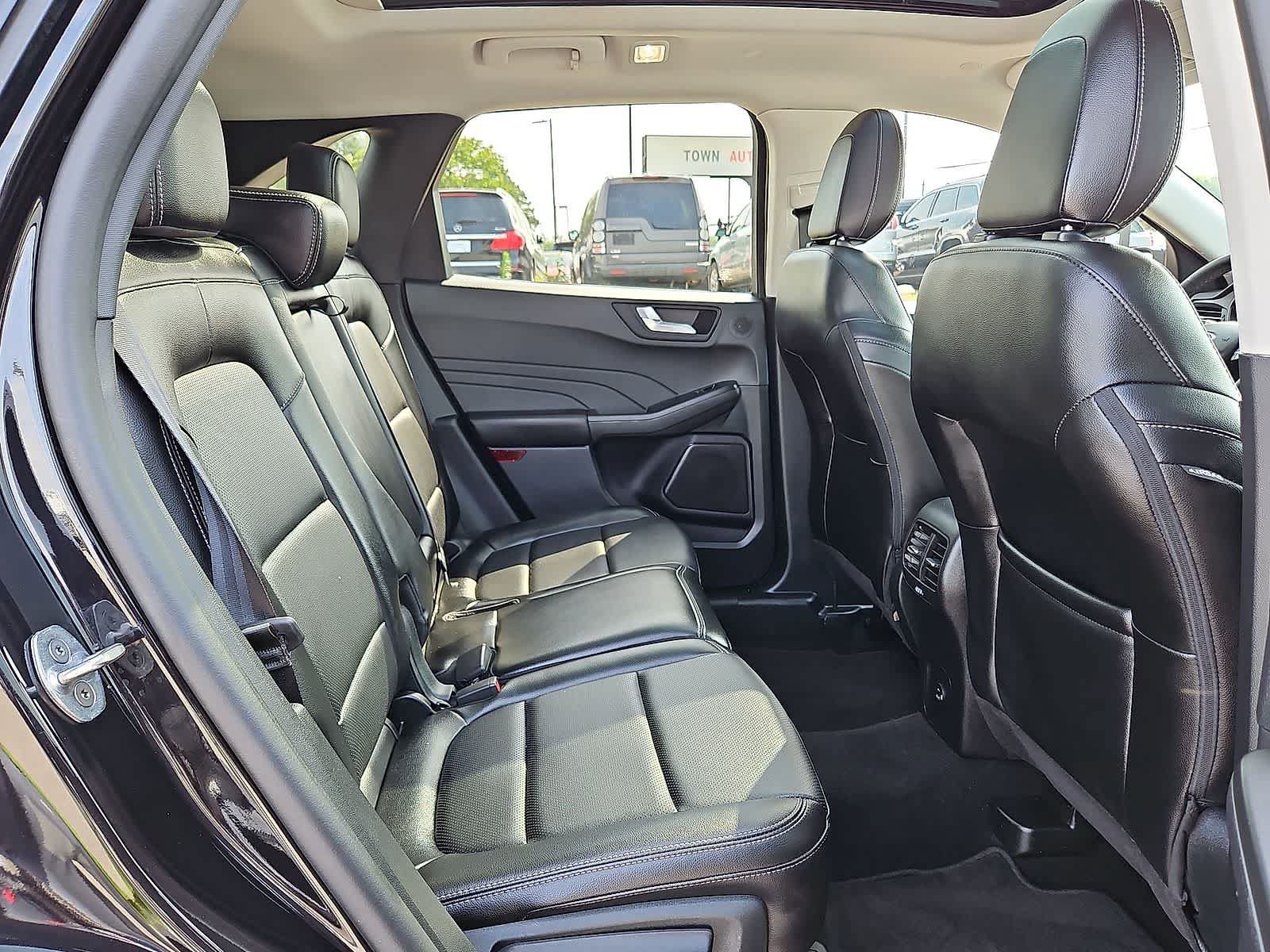 Used 2022 Ford Escape SEL w/ Technology Package FWD image 33