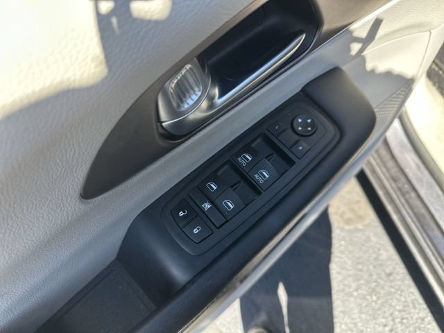 Used 2023 Chrysler Voyager LX FWD image 17