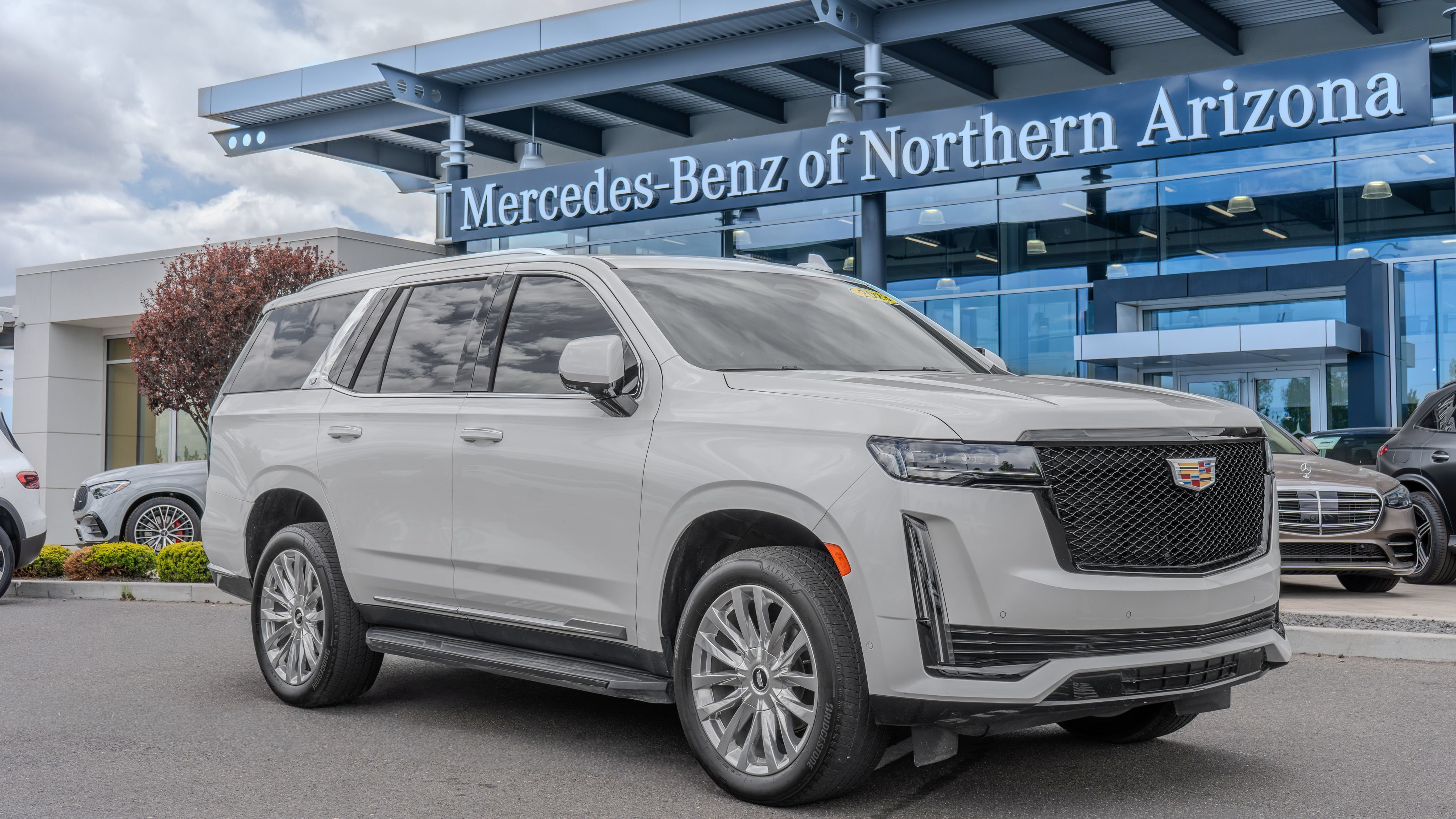 Used 2023 Cadillac Escalade Premium Luxury AWD/4WD image 1