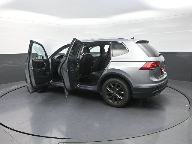 Used 2023 Volkswagen Tiguan SE FWD image 43