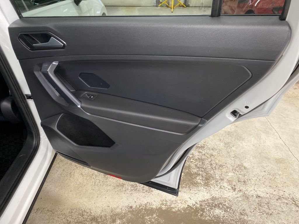 Used 2018 Volkswagen Tiguan SEL w/ 3rd Row Seat Package image 21