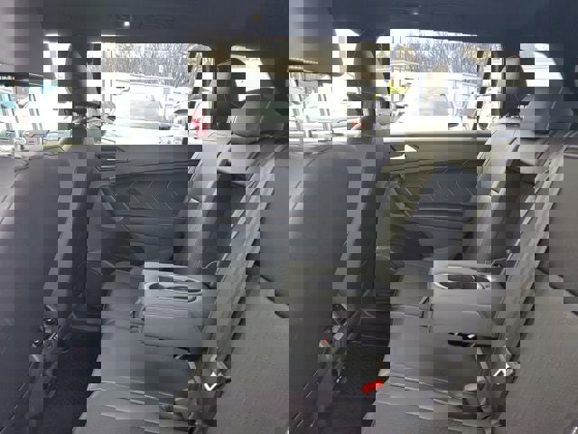 Used 2024 Volkswagen Tiguan SE R-Line image 13