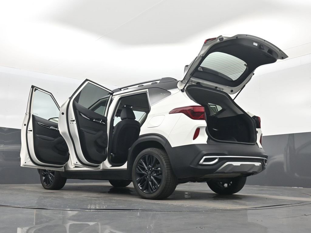Used 2022 Kia Seltos Nightfall Edition image 32