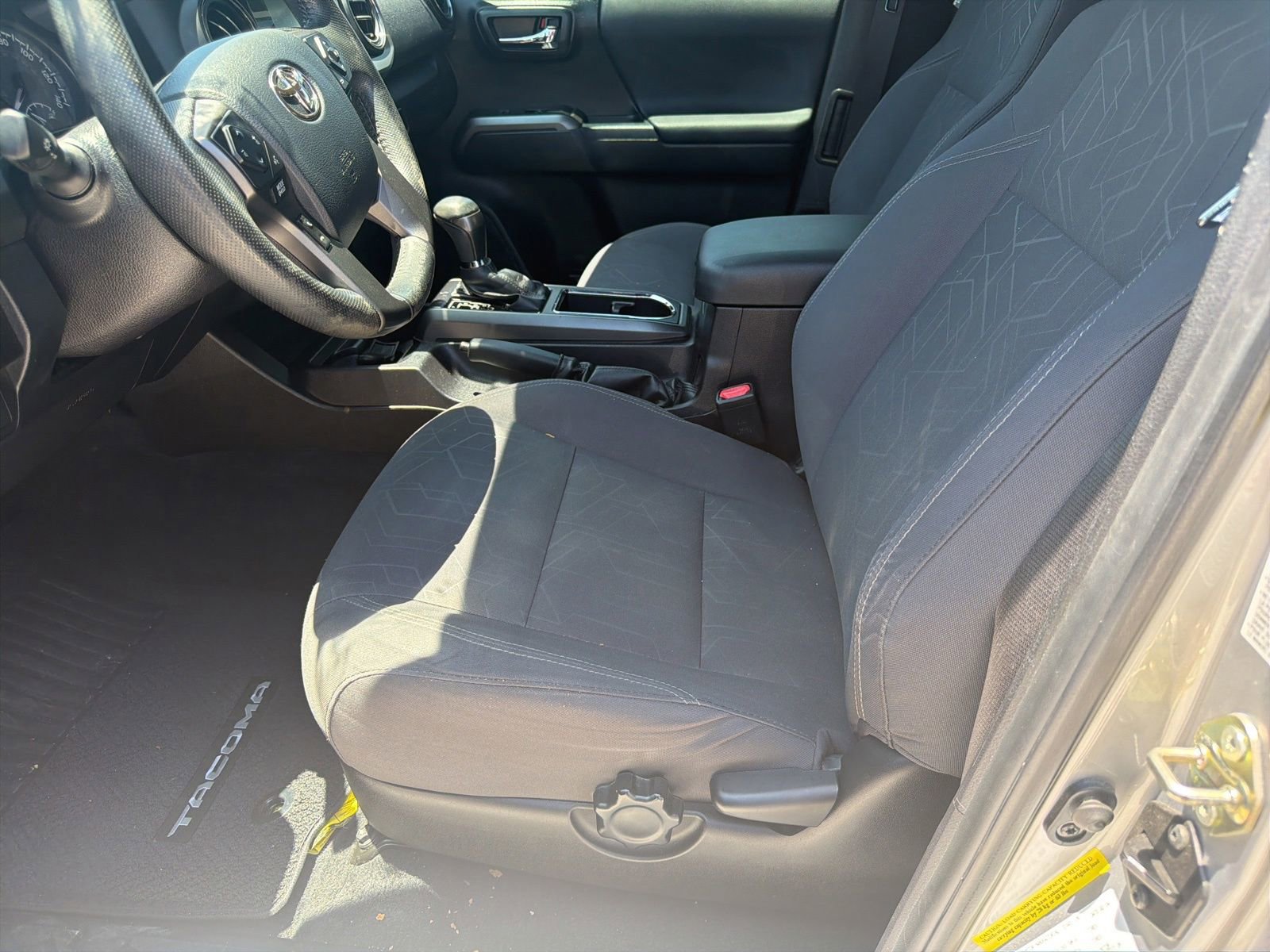 Used 2016 Toyota Tacoma TRD Off-Road w/ Towing Package AWD/4WD image 10