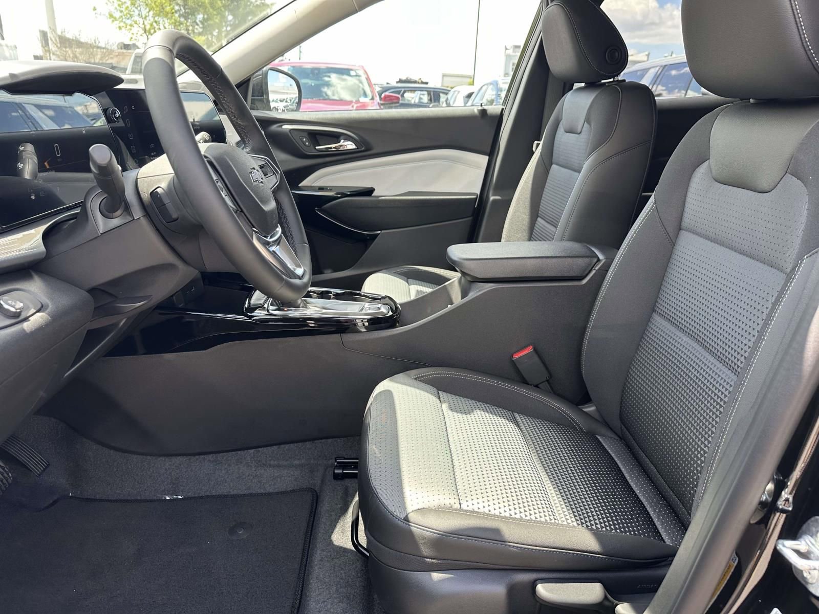 New 2026 Chevrolet Trax LT w/ Driver Confidence Package FWD image 21
