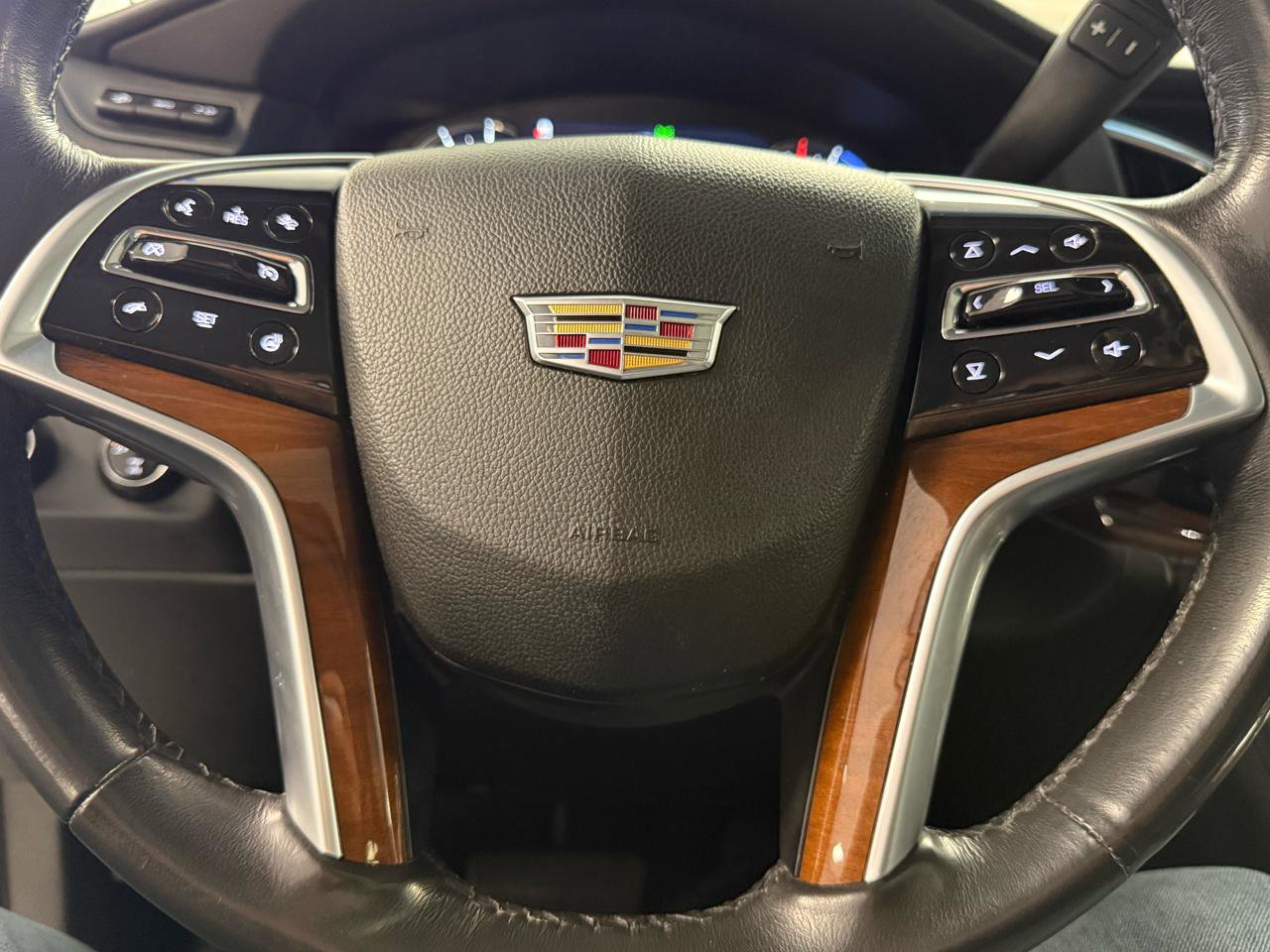 Used 2018 Cadillac Escalade Luxury AWD/4WD image 21