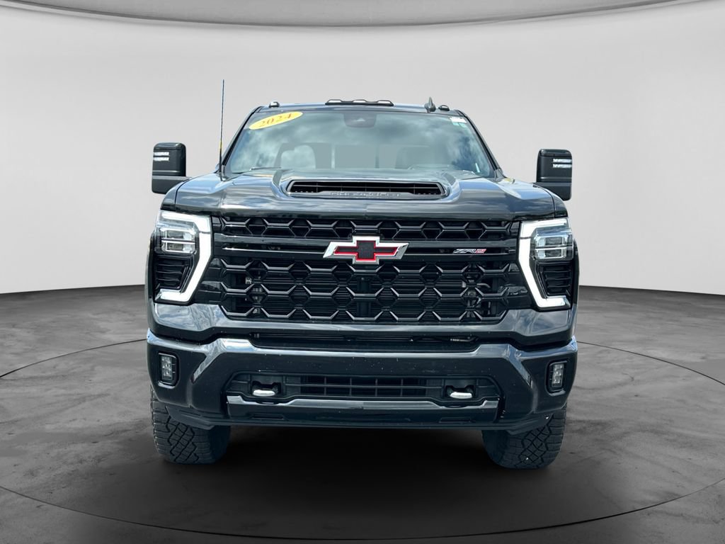 Used 2024 Chevrolet Silverado 2500 ZR2 w/ Technology Package AWD/4WD image 2