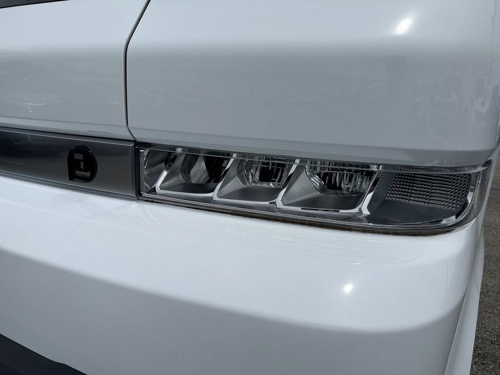 Used 2024 Chevrolet Brightdrop 600 w/ Battery Pack, Max Range AWD/4WD image 9