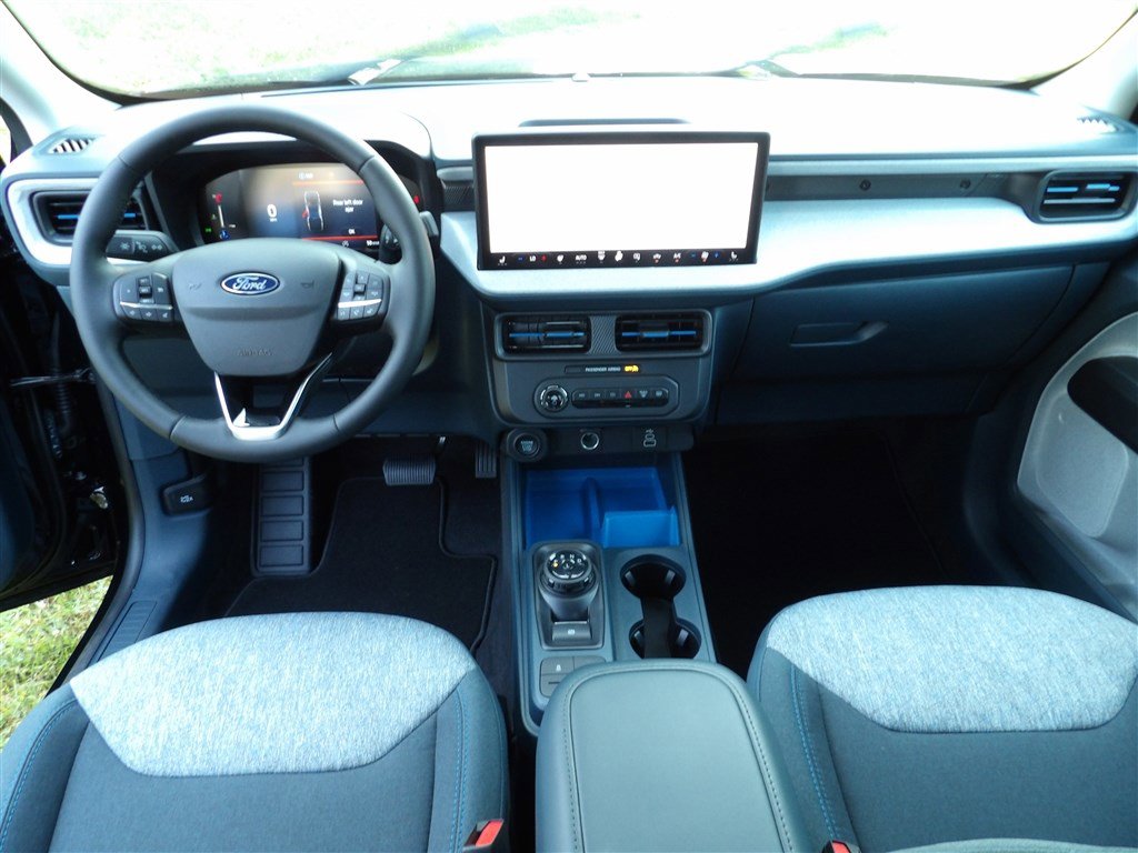 New 2025 Ford Maverick XLT w/ XLT Luxury Package image 17