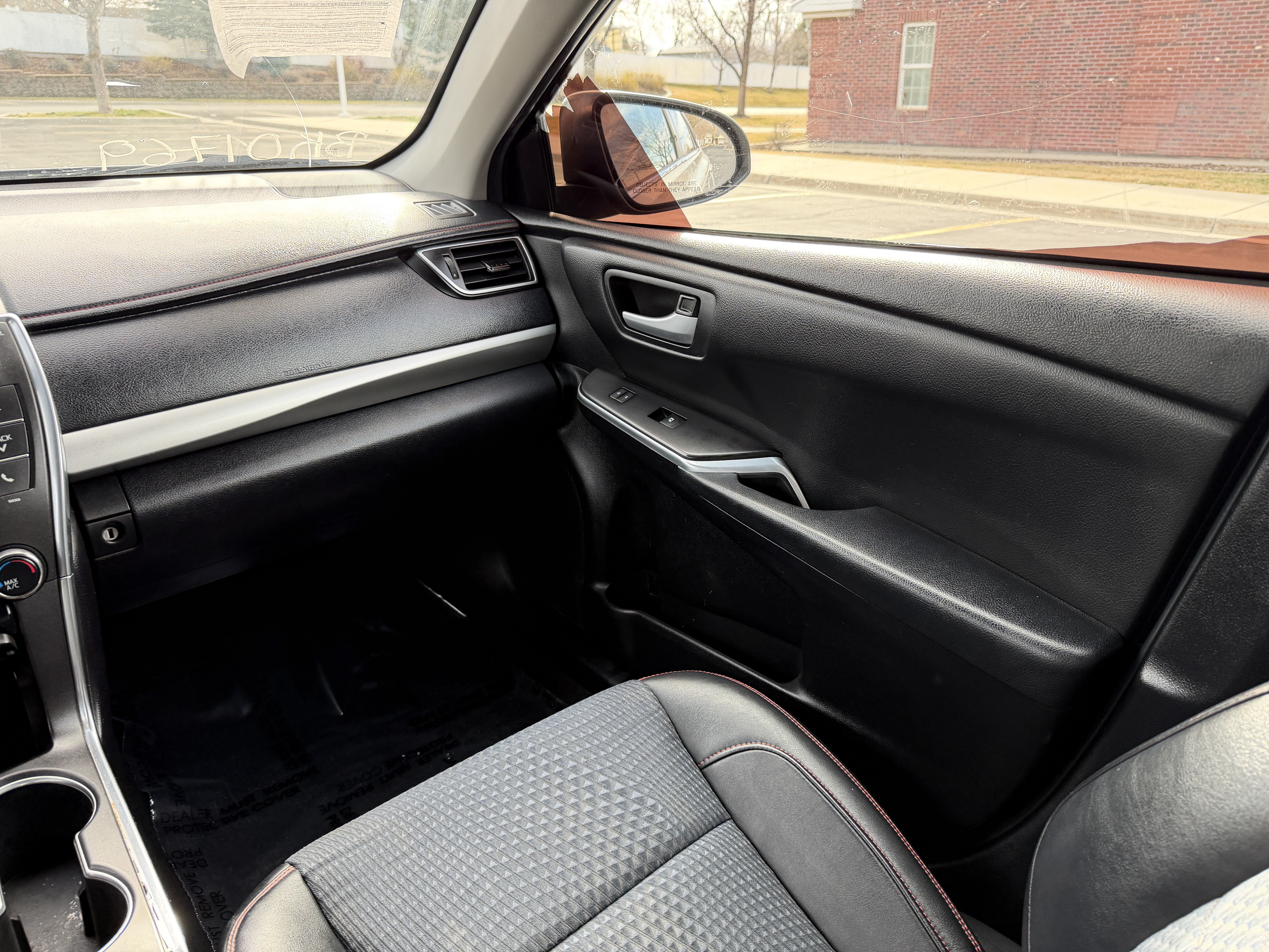 Used 2015 Toyota Camry SE FWD image 18