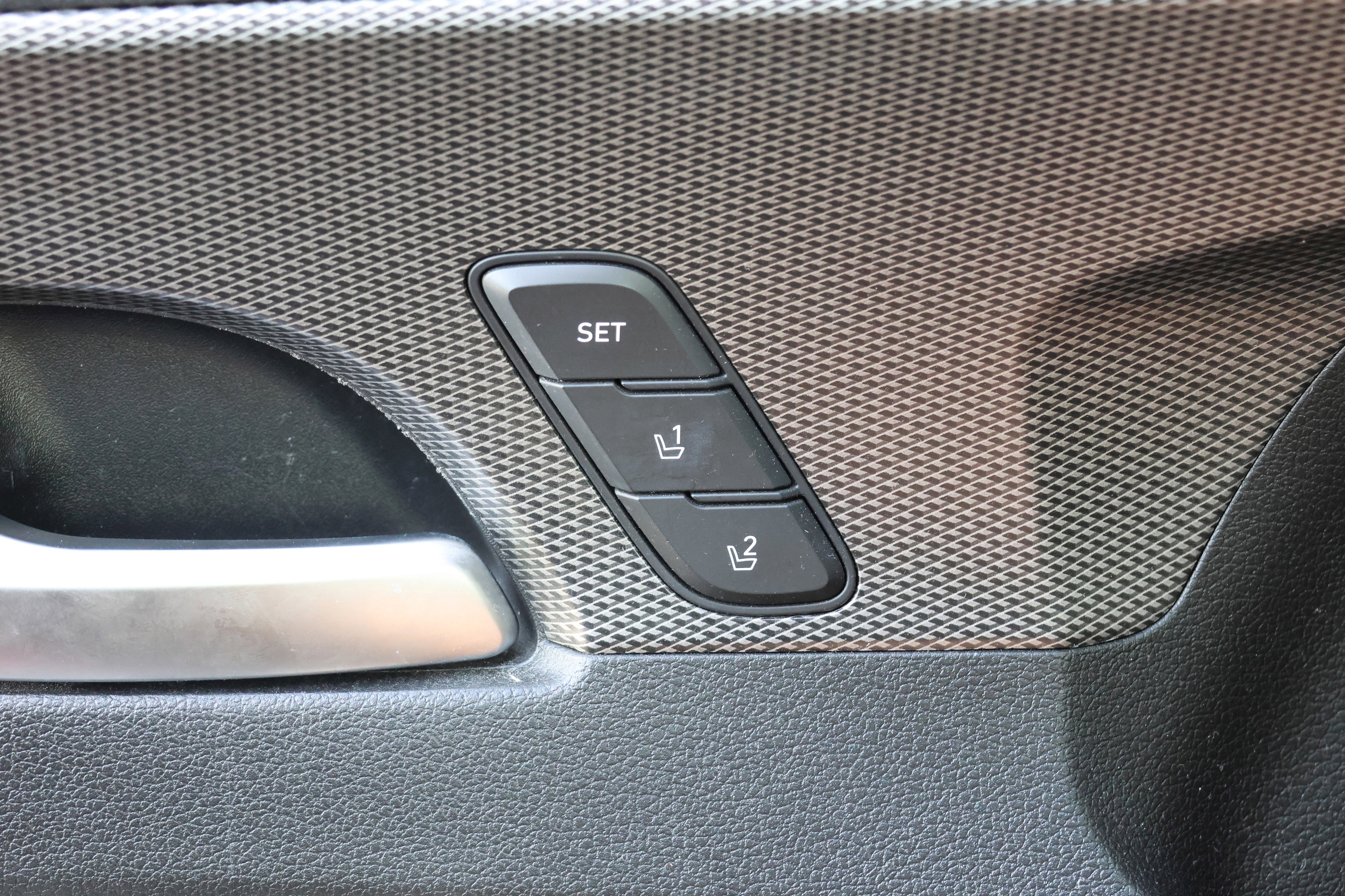 Used 2020 Hyundai Santa Fe Limited image 13