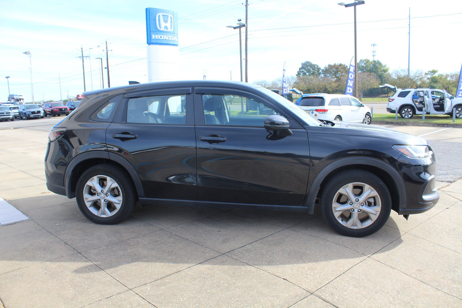 Used 2025 Honda HR-V LX image 3