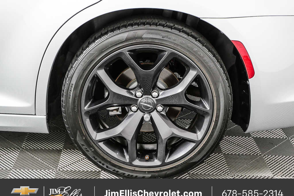 Used 2022 Chrysler 300 S w/ Safetytec Plus Group RWD image 38