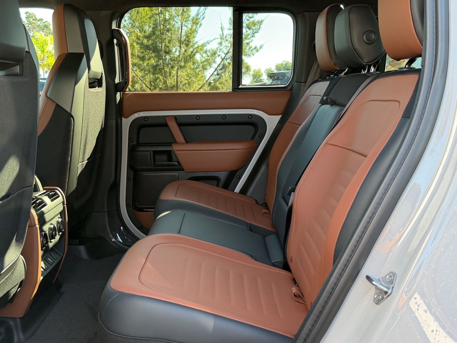 New 2026 Land Rover Defender 110 OCTA AWD/4WD image 24