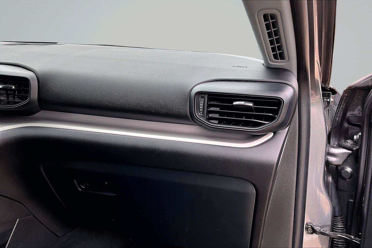 Used 2023 Ford Explorer XLT AWD/4WD image 18